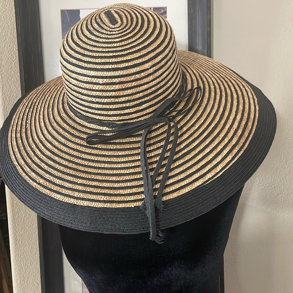 PETER GRIMM Wide Brim Straw Beige and Black Hat size OS